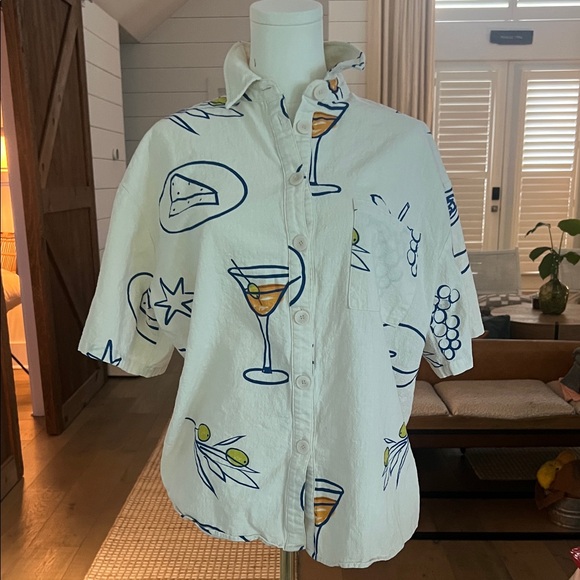 Tops - Cute print button down short sleeve top. Cream with blue accents . Lightweight